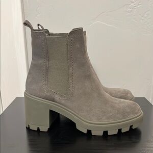 🌵 3 for $20 Splendid Suede Ankle Boots